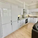Moorgate View With Free On Street Parking