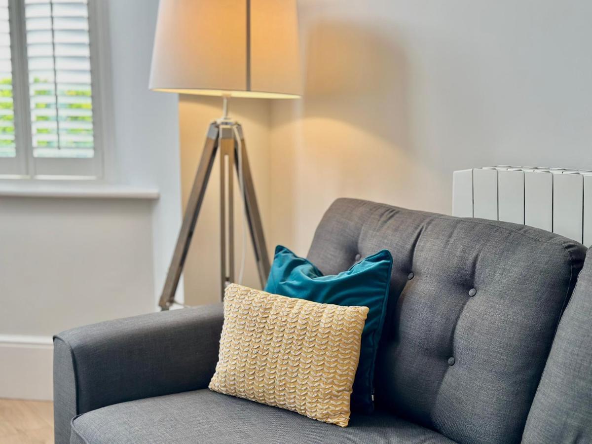 Moorgate View With Free On Street Parking *